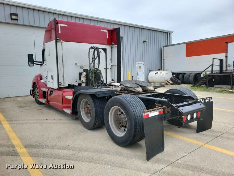 image for item DZ7176 2016 Kenworth T680 semi truck