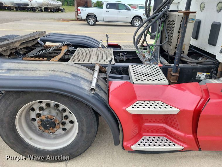 image for item DZ7176 2016 Kenworth T680 semi truck