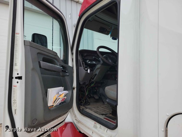 image for item DZ7176 2016 Kenworth T680 semi truck