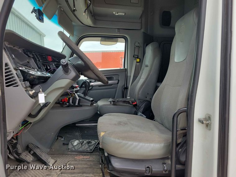 image for item DZ7176 2016 Kenworth T680 semi truck