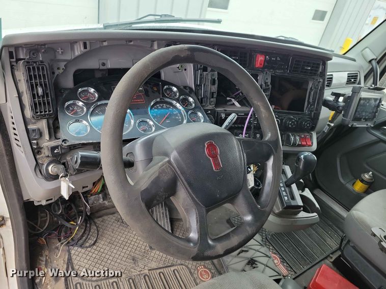image for item DZ7176 2016 Kenworth T680 semi truck