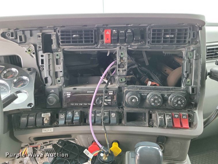 image for item DZ7176 2016 Kenworth T680 semi truck