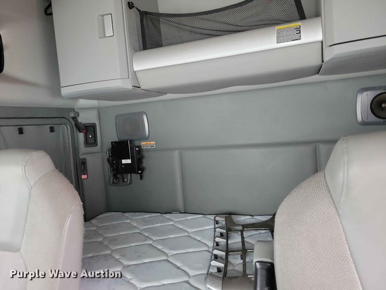 image for item DZ7176 2016 Kenworth T680 semi truck