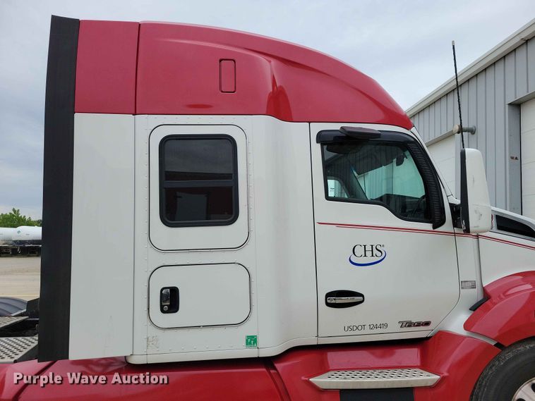 image for item DZ7176 2016 Kenworth T680 semi truck