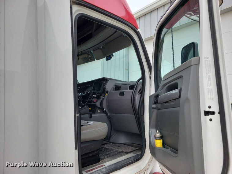 image for item DZ7176 2016 Kenworth T680 semi truck