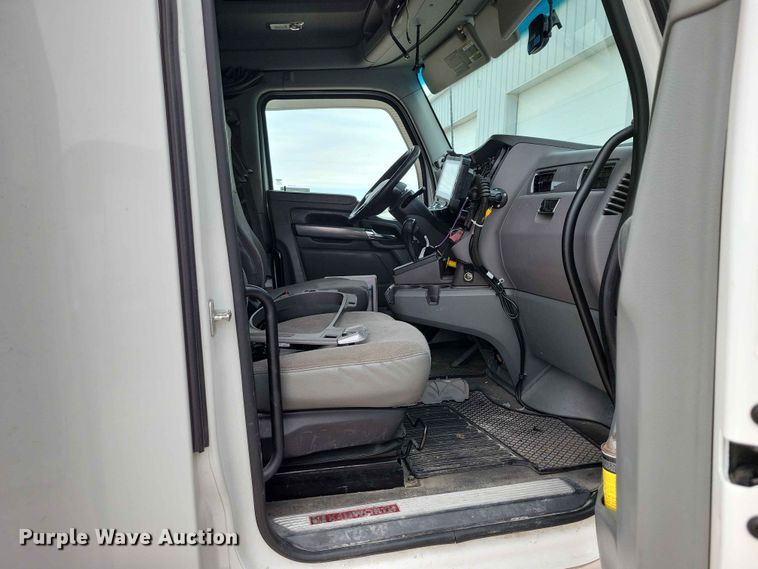 image for item DZ7176 2016 Kenworth T680 semi truck