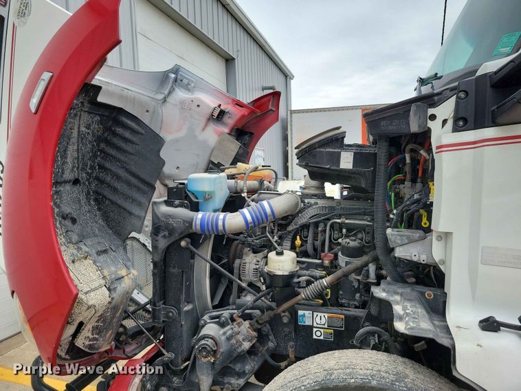 image for item DZ7176 2016 Kenworth T680 semi truck