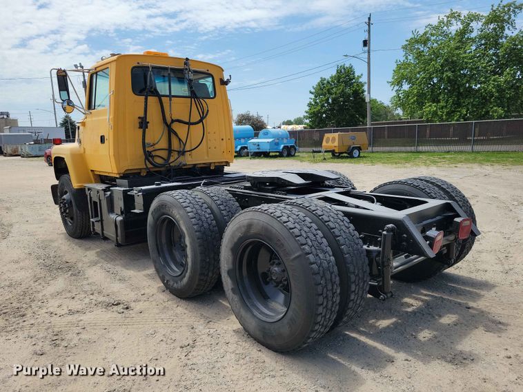 image for item DZ7205 1996 Ford LNT9000 semi truck