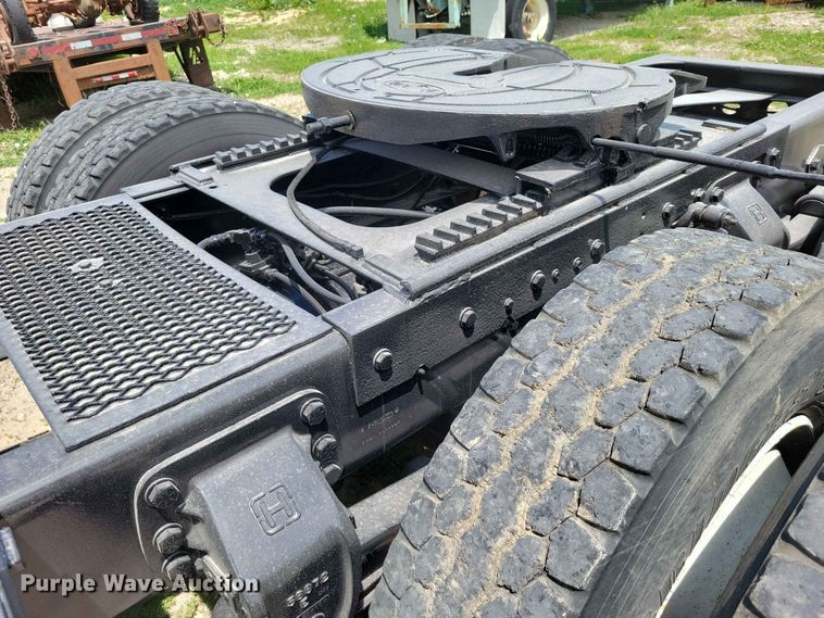 image for item DZ7205 1996 Ford LNT9000 semi truck
