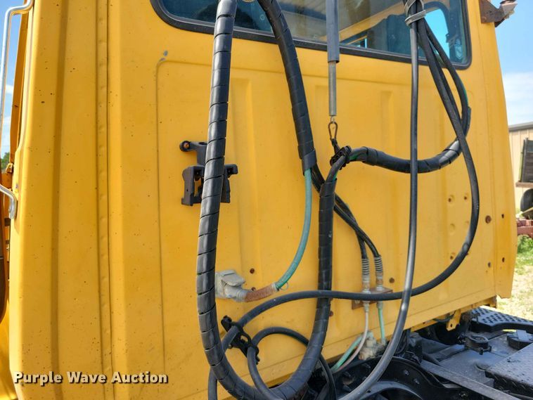 image for item DZ7205 1996 Ford LNT9000 semi truck