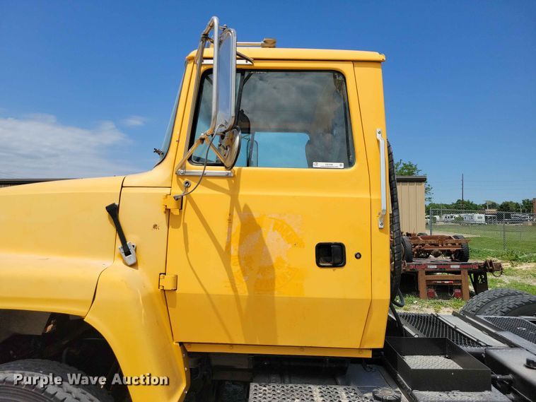 image for item DZ7205 1996 Ford LNT9000 semi truck