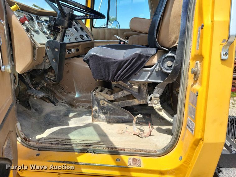 image for item DZ7205 1996 Ford LNT9000 semi truck
