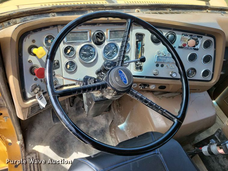 image for item DZ7205 1996 Ford LNT9000 semi truck