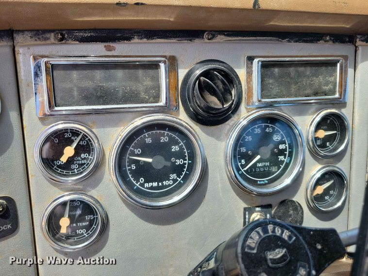 image for item DZ7205 1996 Ford LNT9000 semi truck