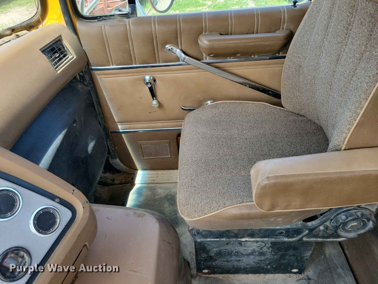image for item DZ7205 1996 Ford LNT9000 semi truck