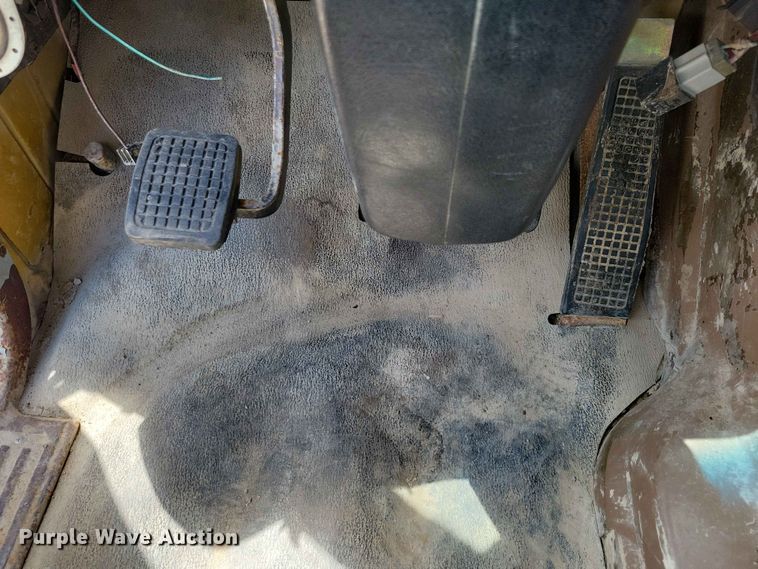 image for item DZ7205 1996 Ford LNT9000 semi truck