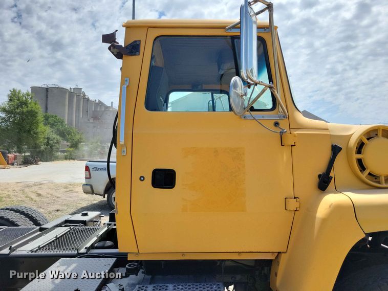 image for item DZ7205 1996 Ford LNT9000 semi truck