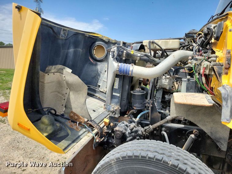 image for item DZ7205 1996 Ford LNT9000 semi truck