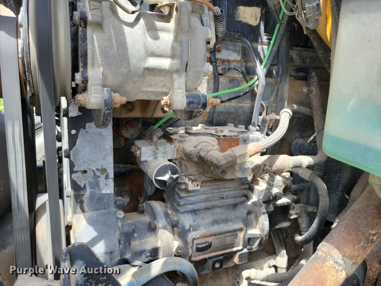 image for item DZ7205 1996 Ford LNT9000 semi truck