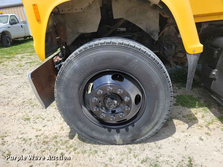 image for item DZ7205 1996 Ford LNT9000 semi truck