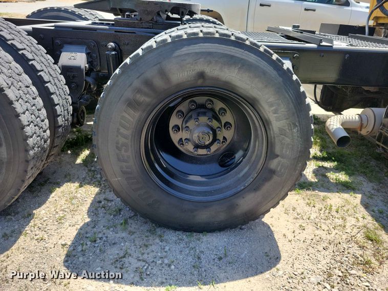 image for item DZ7205 1996 Ford LNT9000 semi truck