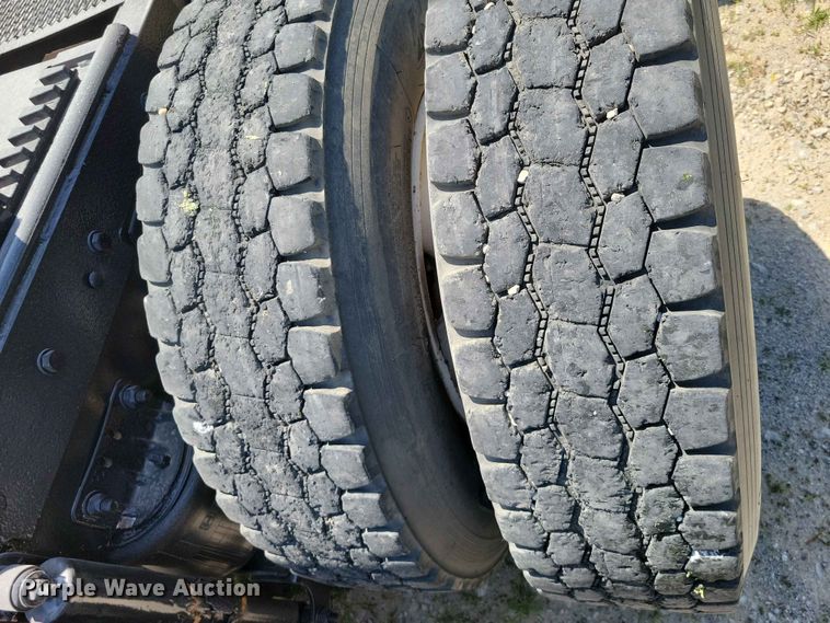 image for item DZ7205 1996 Ford LNT9000 semi truck