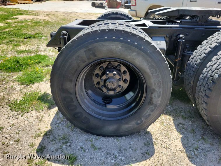 image for item DZ7205 1996 Ford LNT9000 semi truck
