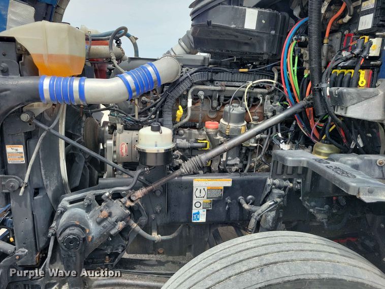 image for item DZ7220 2019 Peterbilt 579 semi truck