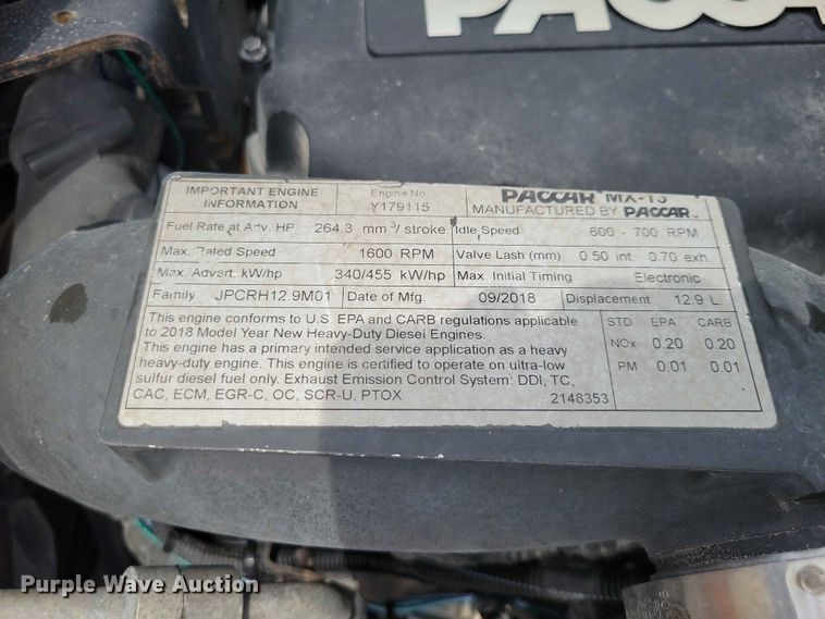 image for item DZ7220 2019 Peterbilt 579 semi truck