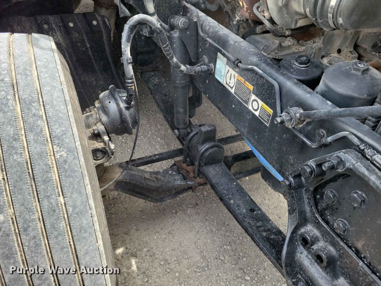 image for item DZ7220 2019 Peterbilt 579 semi truck