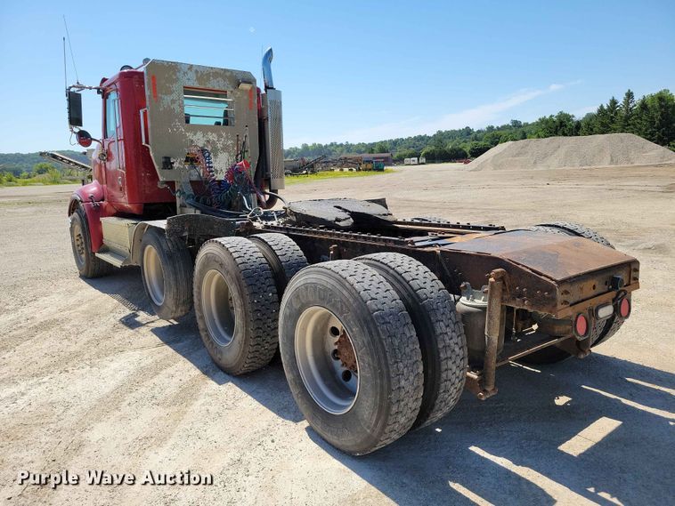 image for item DZ7269 2002 International  9400i semi truck