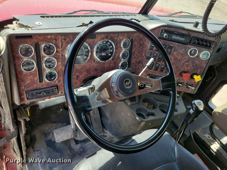 image for item DZ7269 2002 International  9400i semi truck