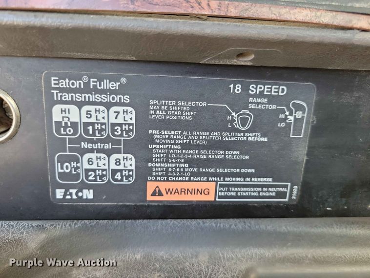 image for item DZ7269 2002 International  9400i semi truck