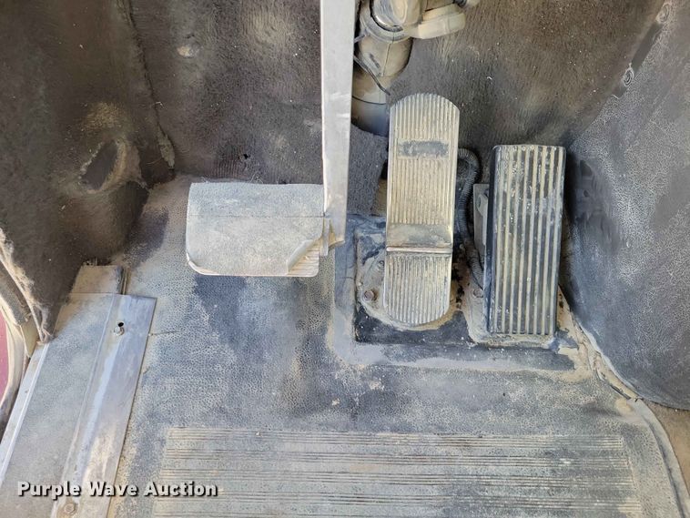 image for item DZ7269 2002 International  9400i semi truck