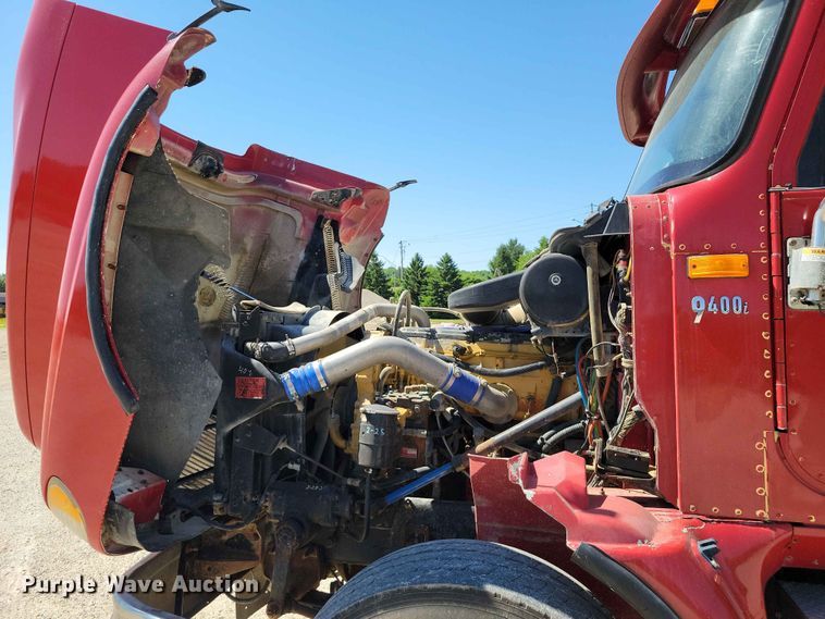 image for item DZ7269 2002 International  9400i semi truck