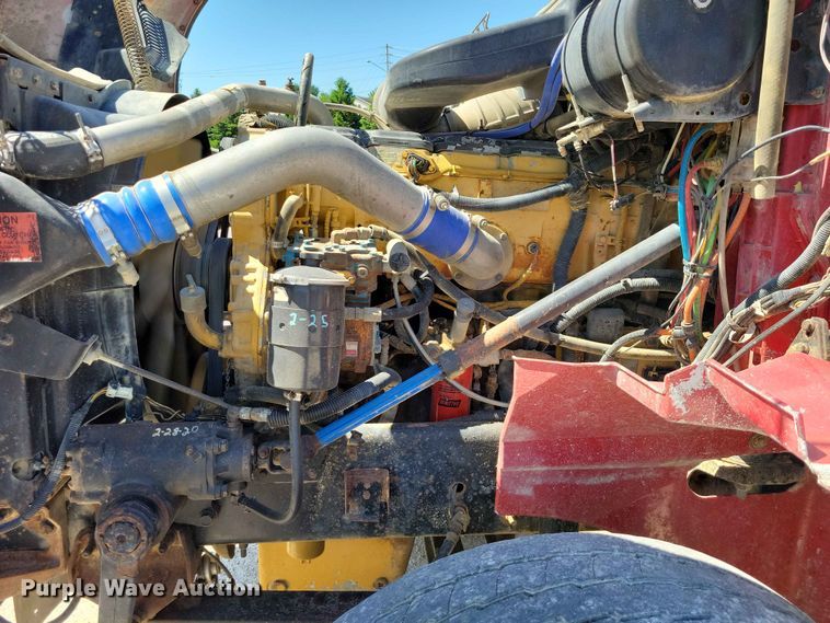 image for item DZ7269 2002 International  9400i semi truck