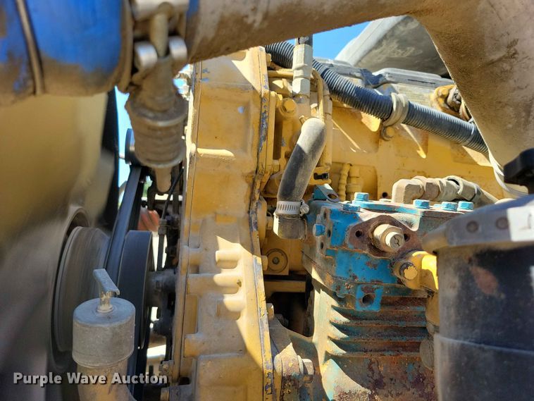 image for item DZ7269 2002 International  9400i semi truck