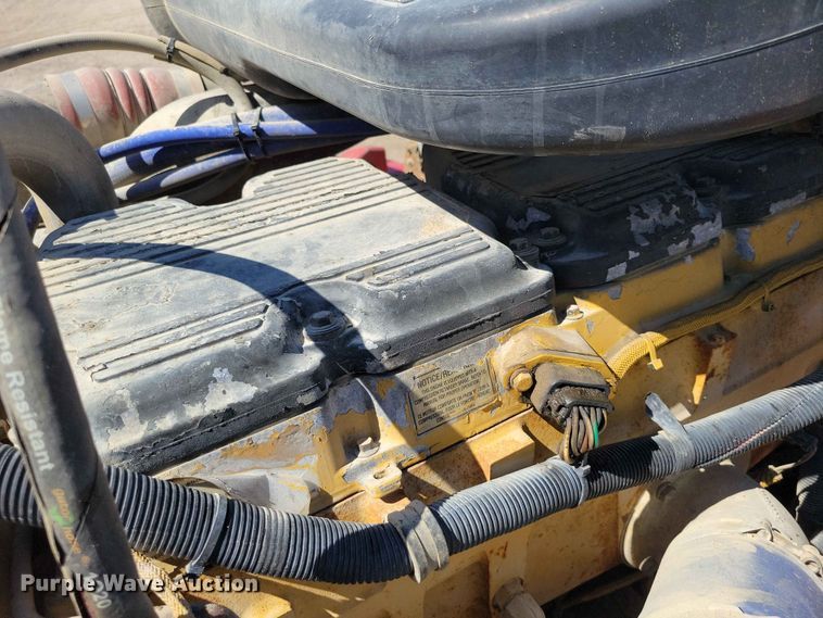 image for item DZ7269 2002 International  9400i semi truck