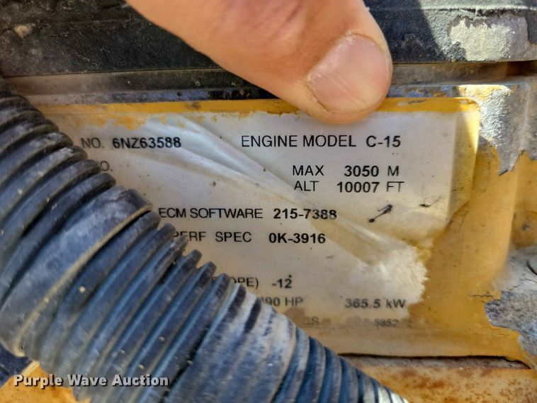 image for item DZ7269 2002 International  9400i semi truck