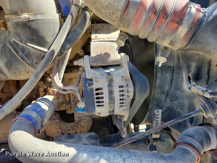 image for item DZ7269 2002 International  9400i semi truck