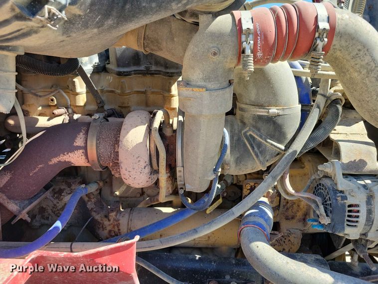 image for item DZ7269 2002 International  9400i semi truck