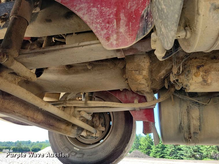 image for item DZ7269 2002 International  9400i semi truck