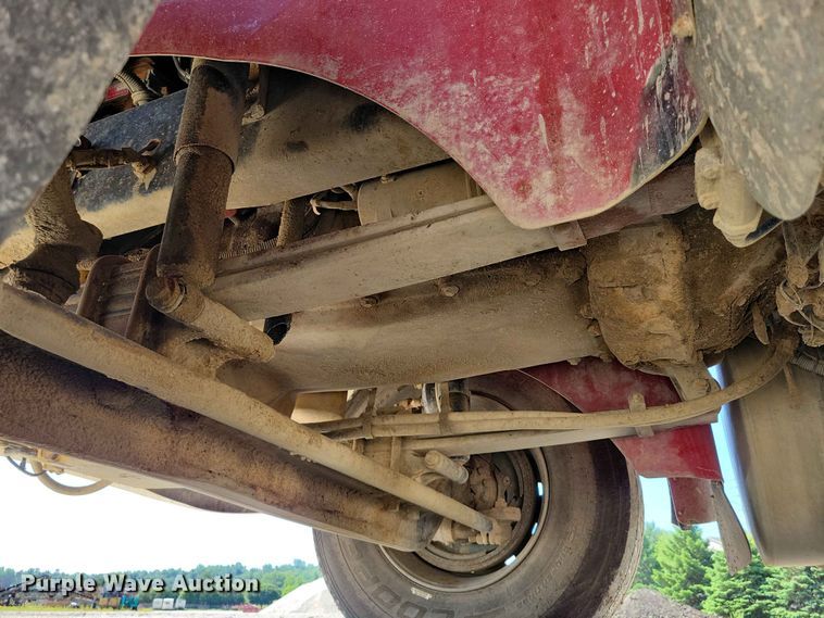 image for item DZ7269 2002 International  9400i semi truck