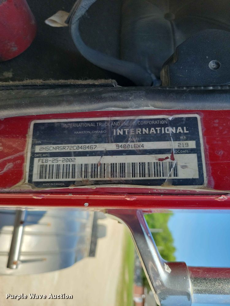 image for item DZ7269 2002 International  9400i semi truck