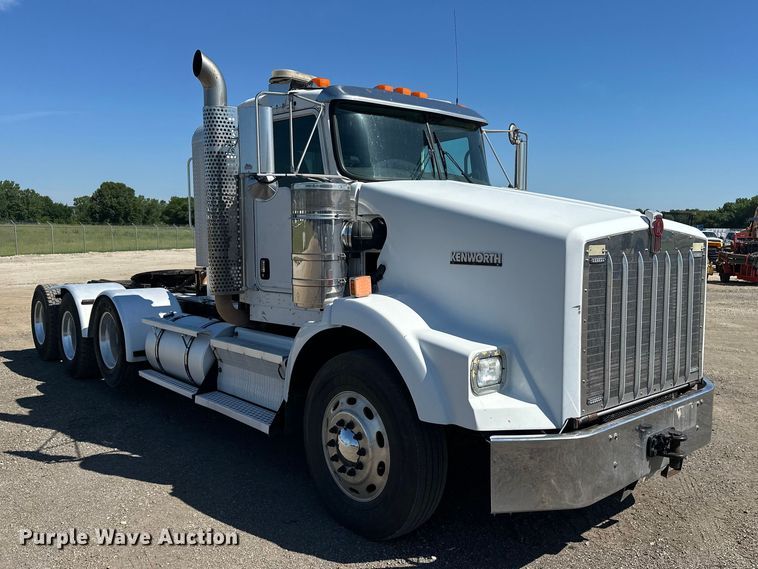 image for item EA4911 2011 Kenworth T800 semi truck