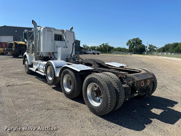 image for item EA4911 2011 Kenworth T800 semi truck