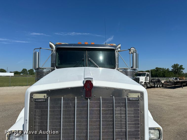 image for item EA4911 2011 Kenworth T800 semi truck