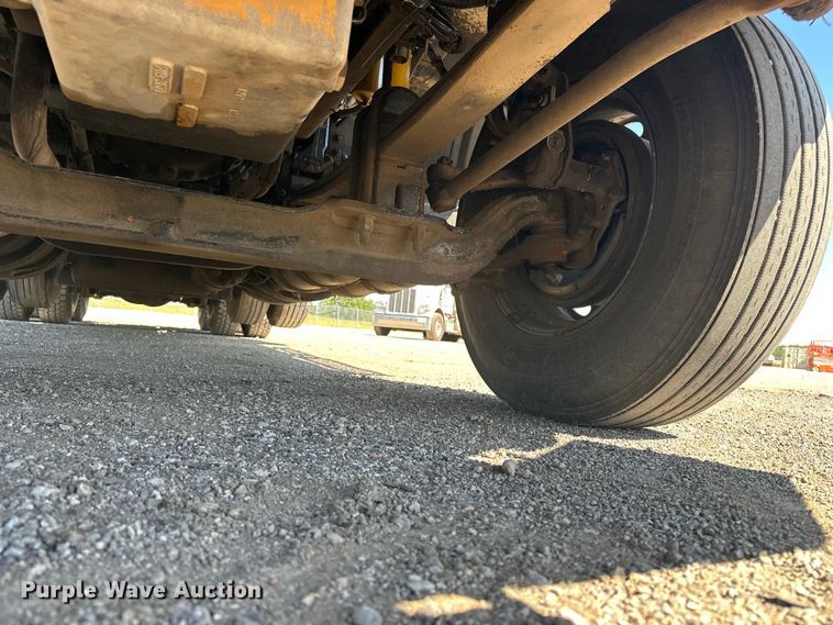 image for item EA4911 2011 Kenworth T800 semi truck