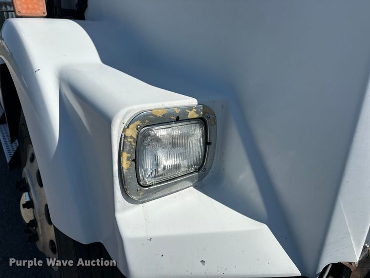 image for item EA4911 2011 Kenworth T800 semi truck