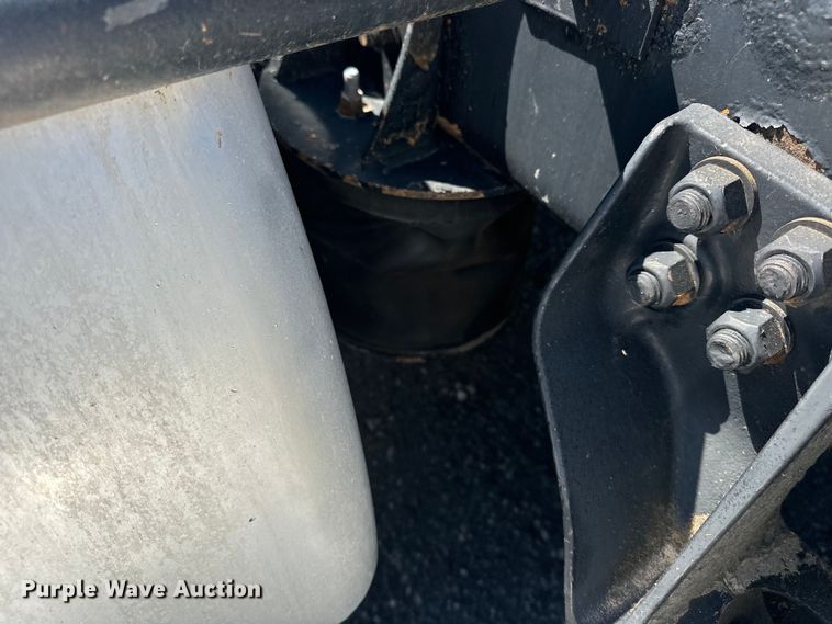 image for item EA4911 2011 Kenworth T800 semi truck